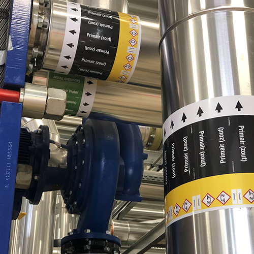 ISO 20560: eine neue weltweite Norm, um die Kennzeichnung von Rohrleitungen und Tanks zu vereinheitlichen